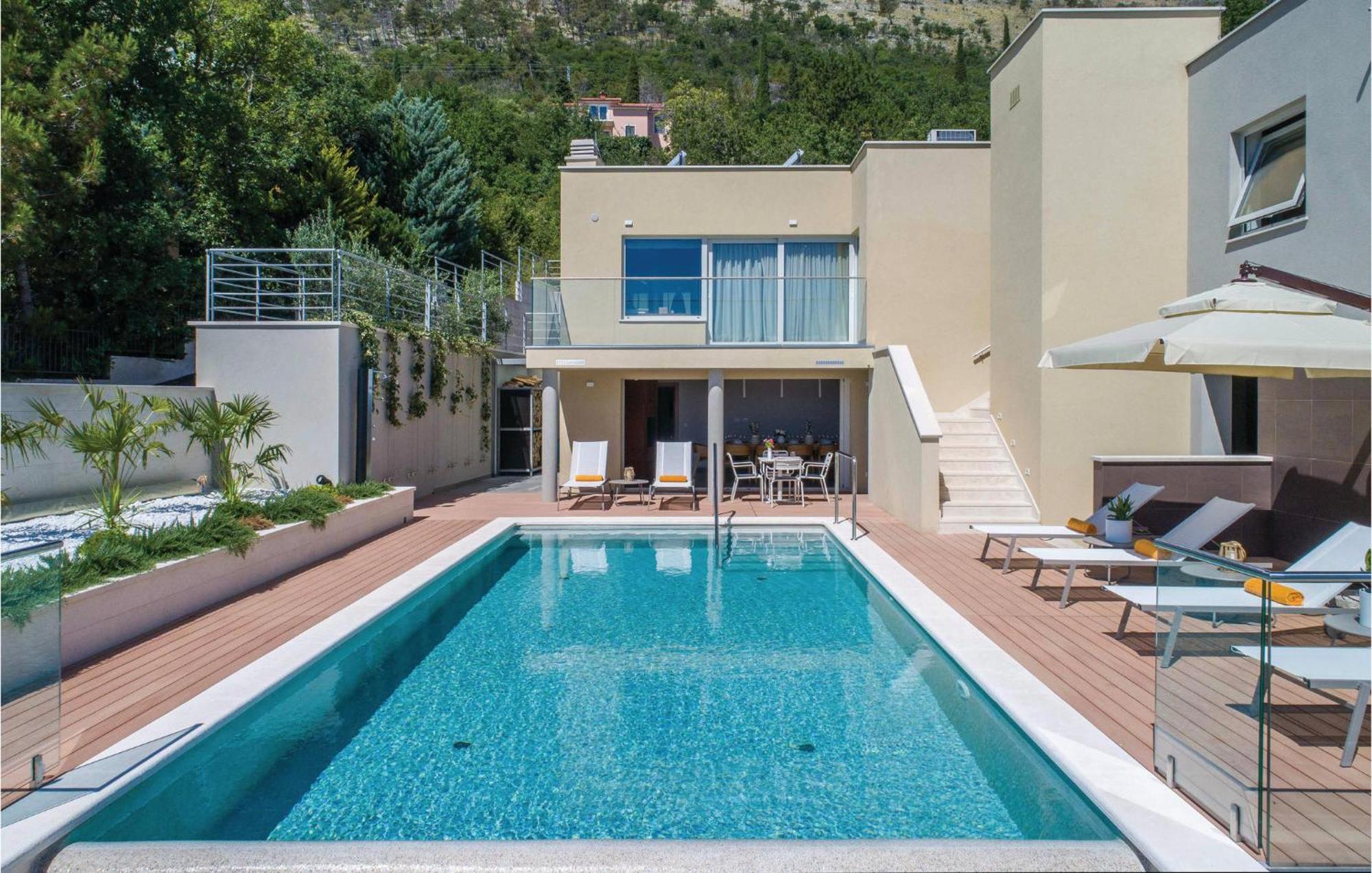 Nice Apartment In Plomin With Jacuzzi Bagian luar foto