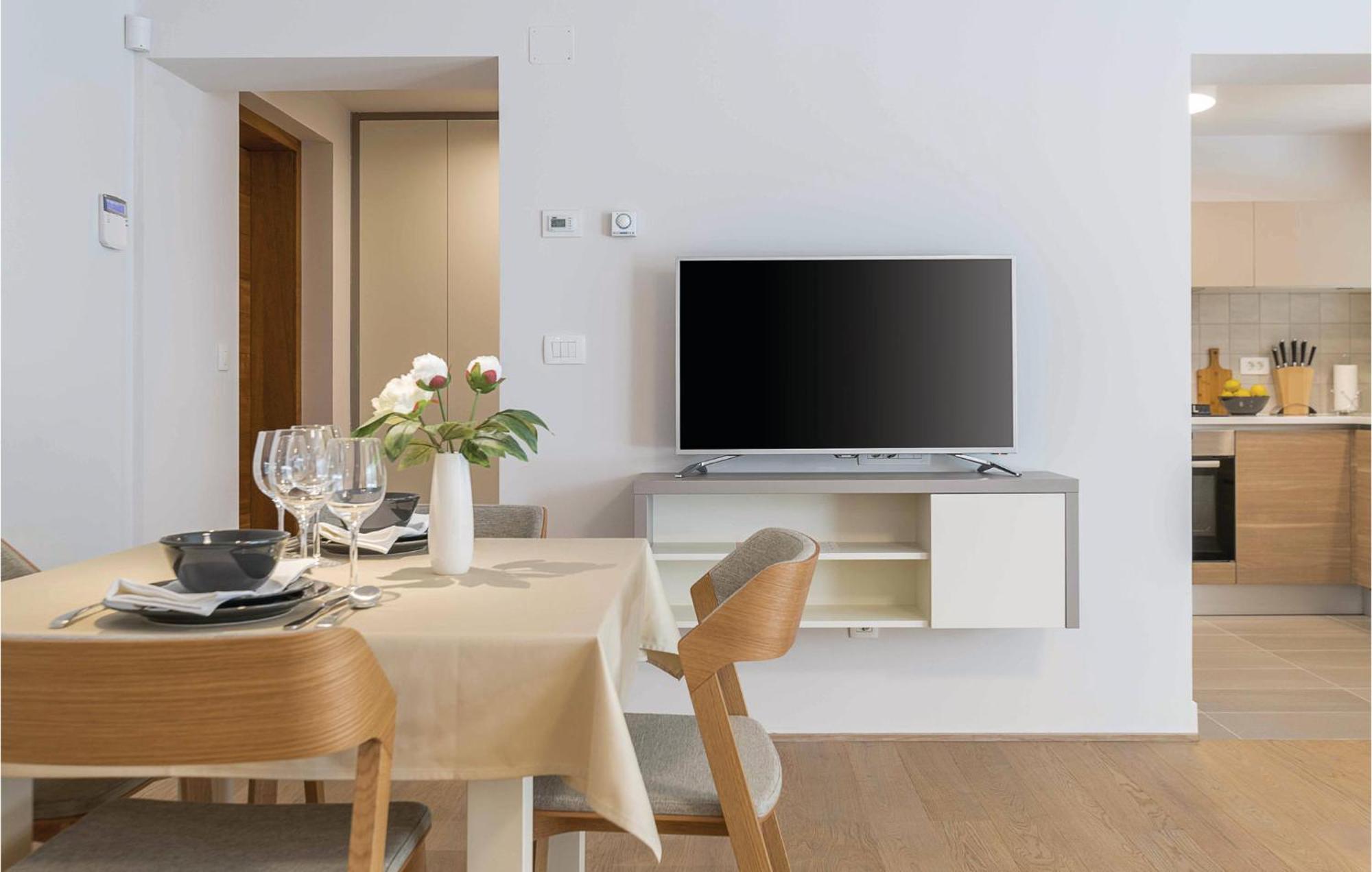Nice Apartment In Plomin With Jacuzzi Bagian luar foto