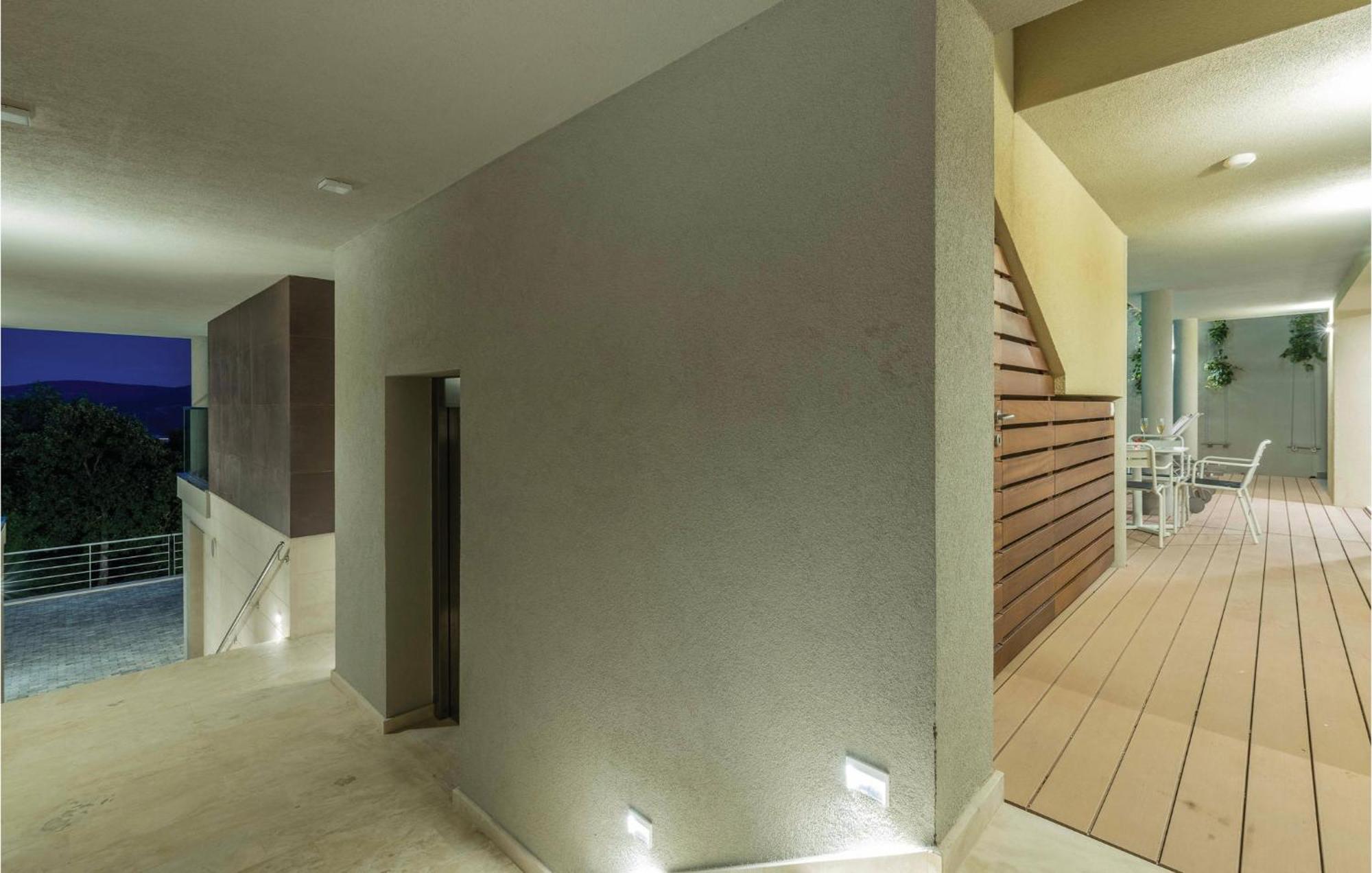 Nice Apartment In Plomin With Jacuzzi Bagian luar foto