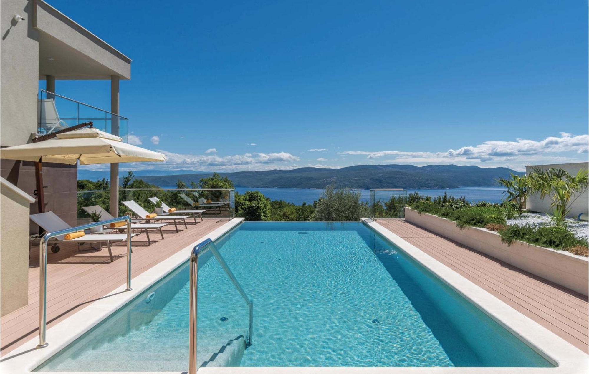 Nice Apartment In Plomin With Jacuzzi Bagian luar foto