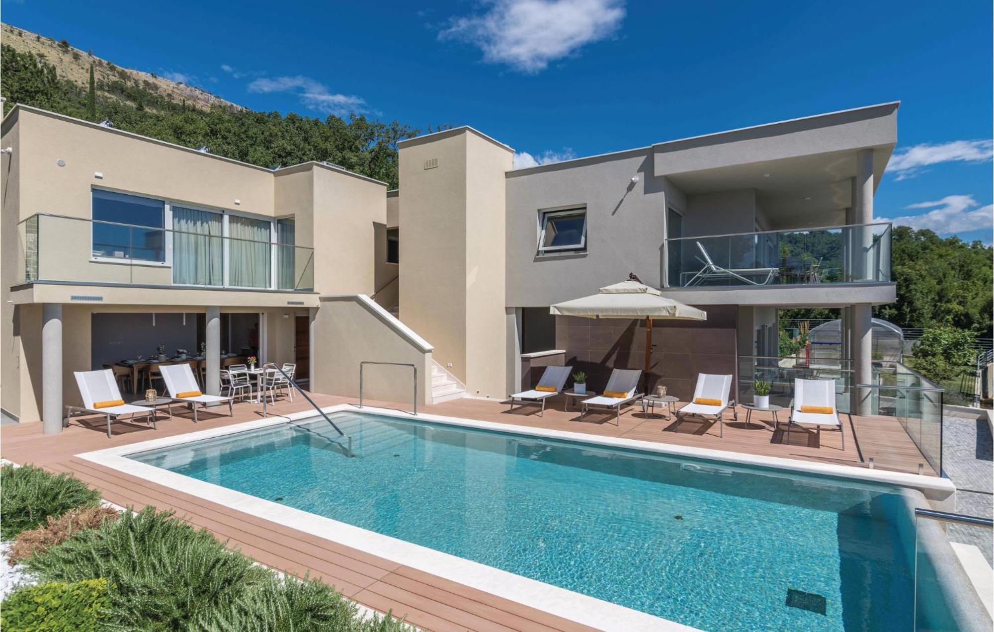 Nice Apartment In Plomin With Jacuzzi Bagian luar foto
